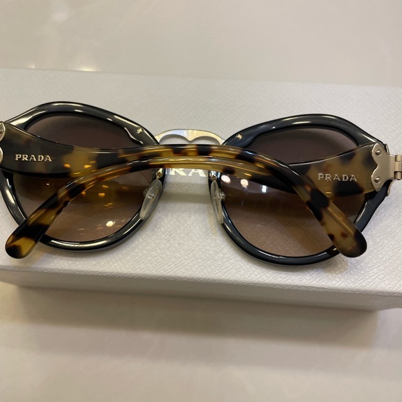 Prada collection , lovely sunglasses. NWT.Made in Italy. Authentic - Picture 3 of 9